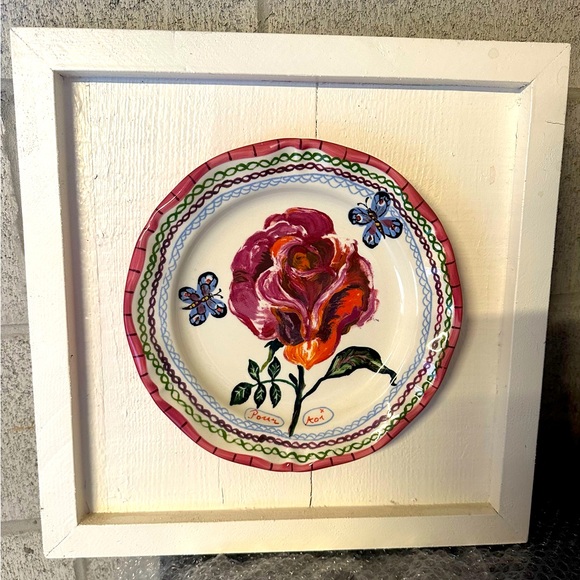 Framed antique dishes - Picture 1 of 4